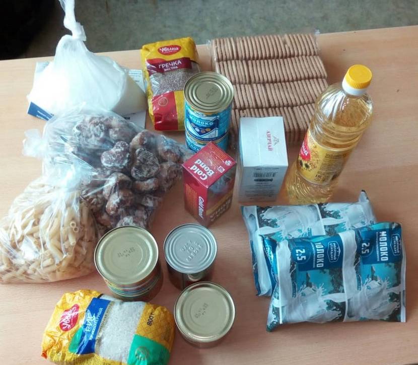 Школьники Смидовичского района начали получать бесплатные продуктовые наборы